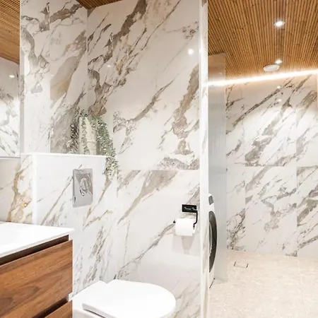 Upea Design-asunto Huippusijainnilla